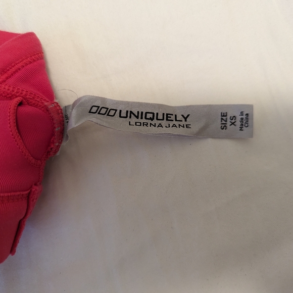 Lorna Jane Hot Pink spotsbra - Picture 4 of 5